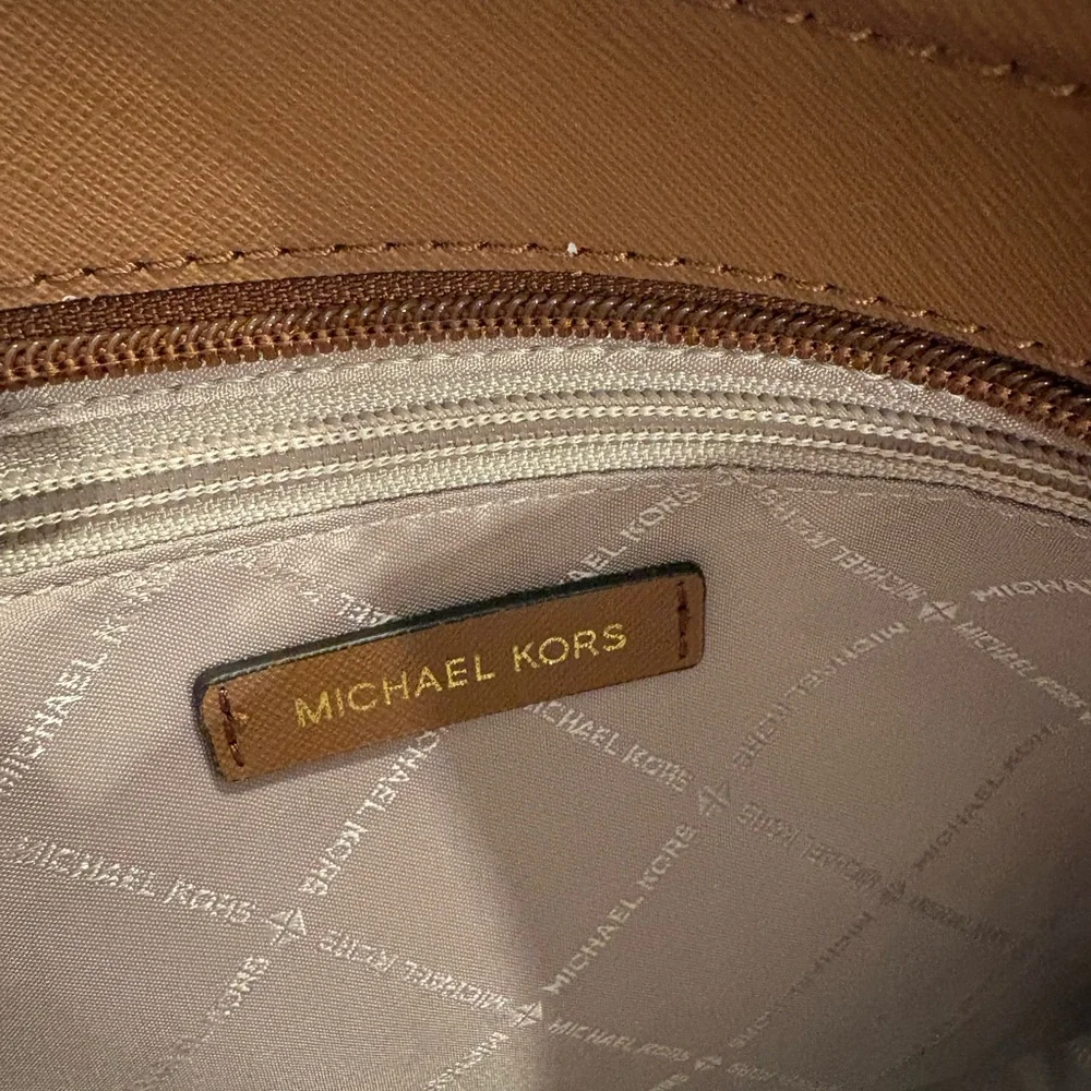 Michael Kors Jet Set Large Logo Shoulder Bag (Vanilla) - Picture 4 of 5